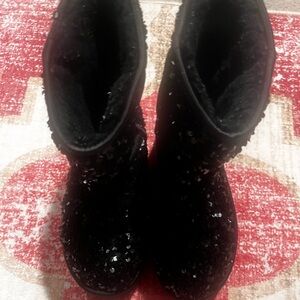 🚫sold🚫Women’s UGG Classic Boots with Black Sequins size 8